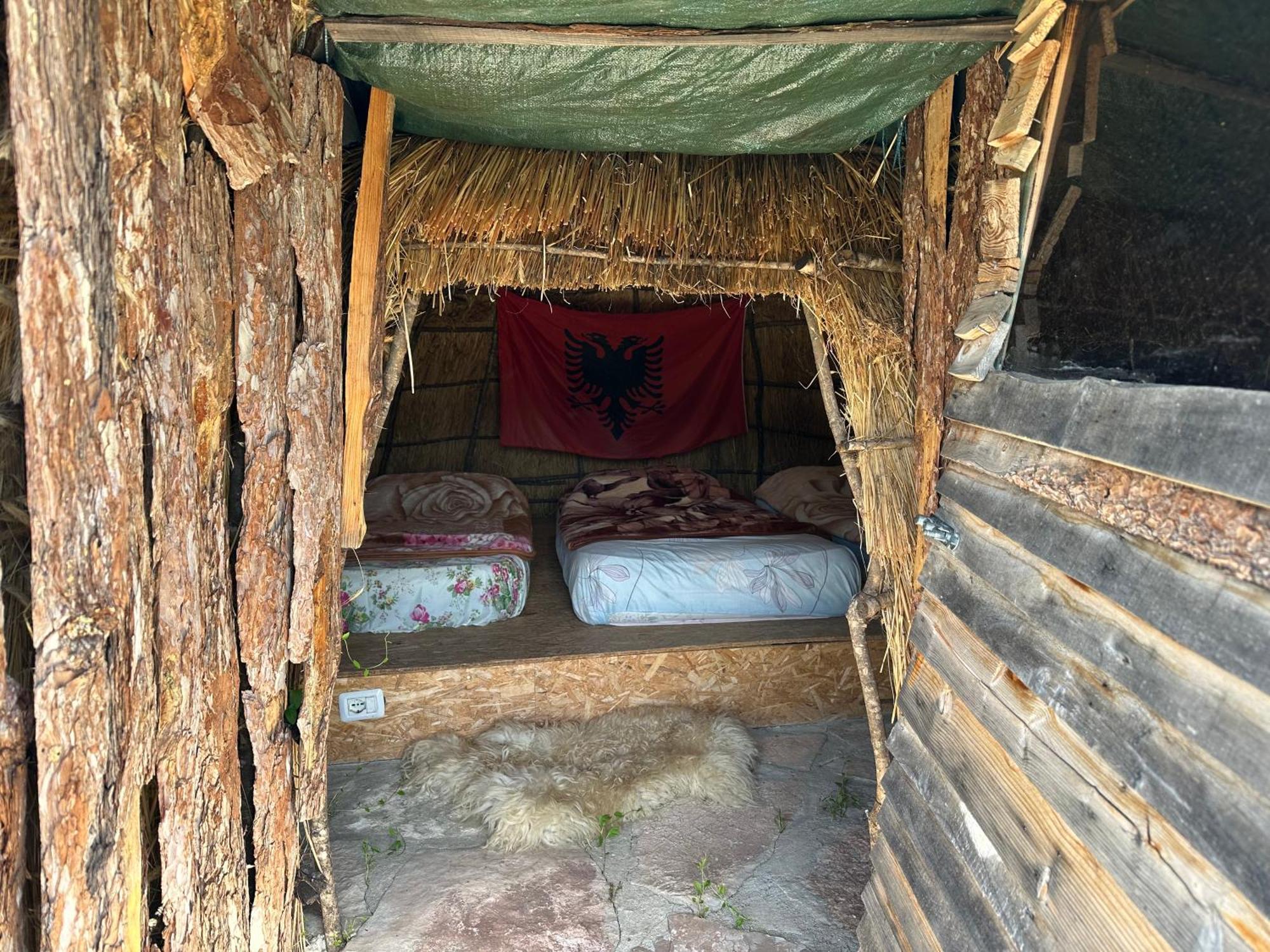 Hotel Camping Lekdushi - Shehu Tepelene Exterior foto